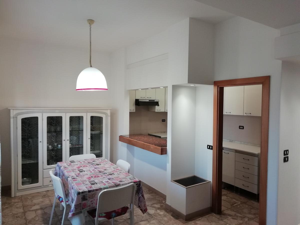 Casa Vacanze La Rosa Bianca San Benedetto del Tronto Exterior photo